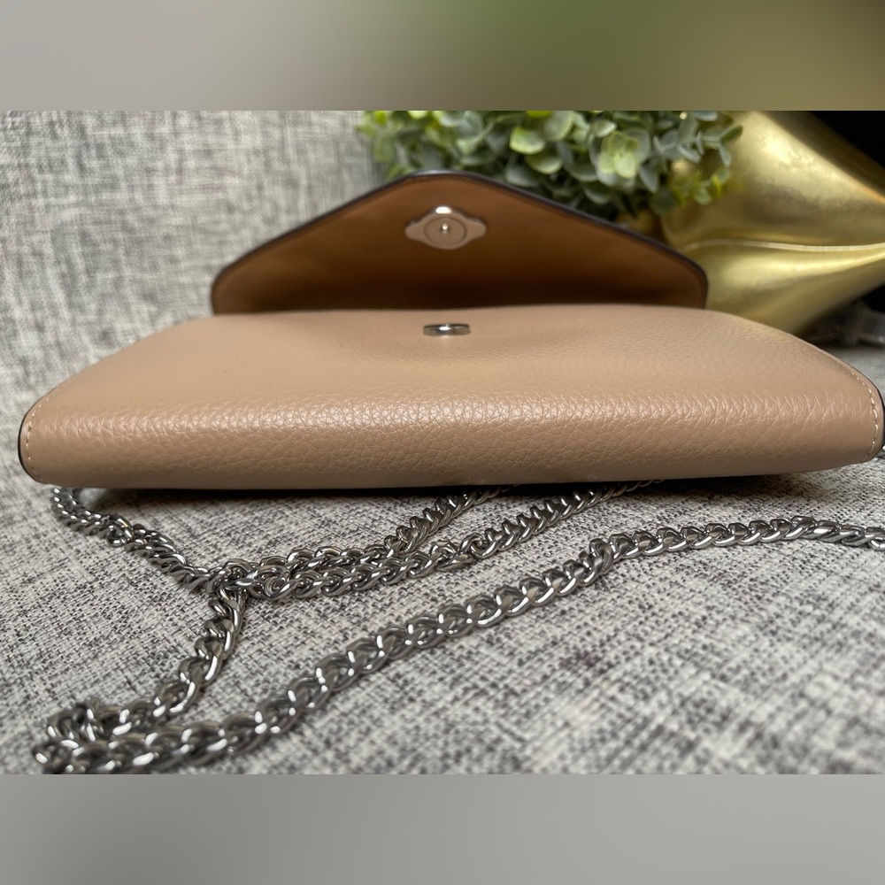 $139(NWT) Coach Tammie Clutch Crossbody with floral Whipstitch. - Picture 5 of 12